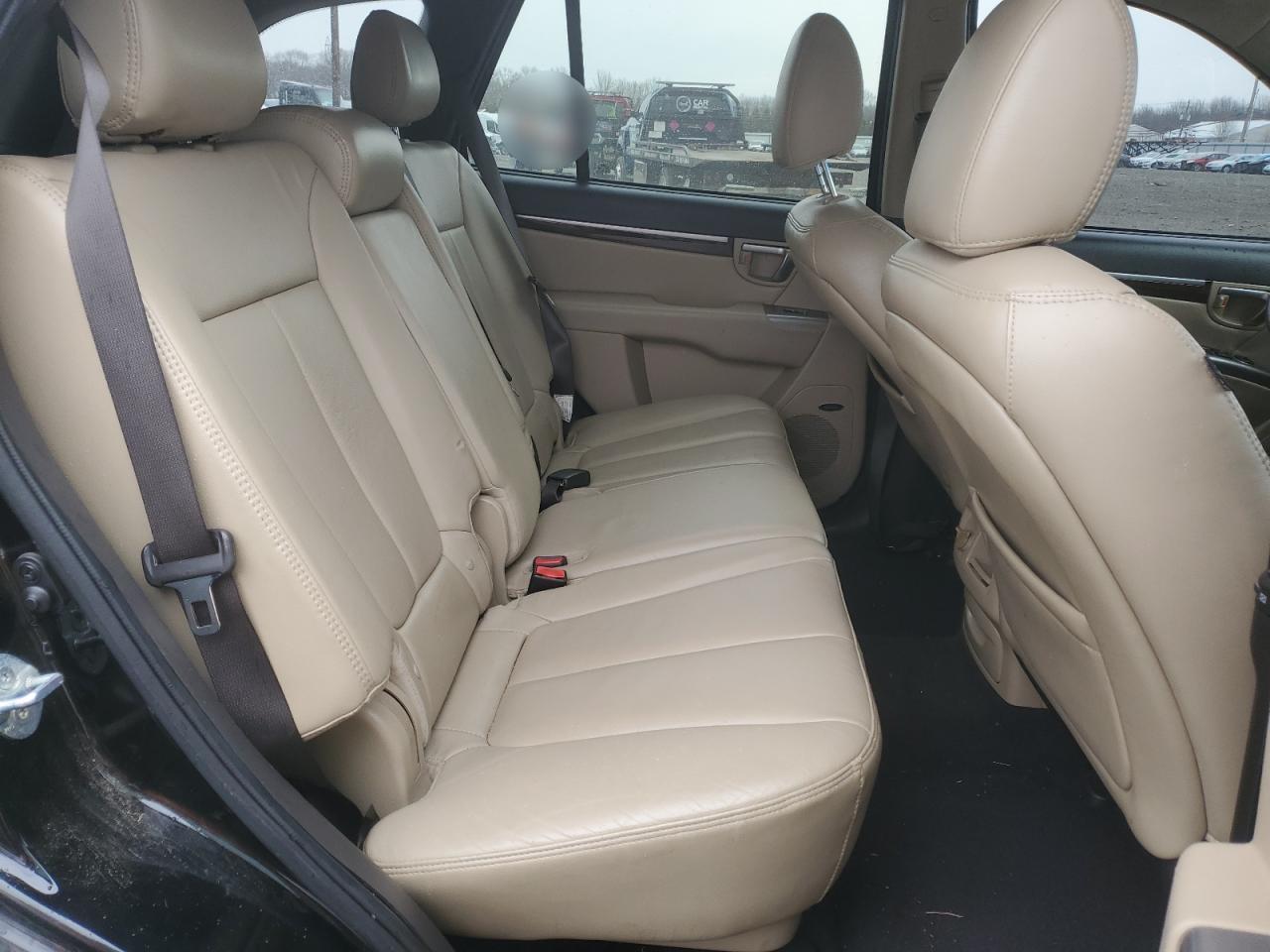 2012 Hyundai Santa Fe - Image 11