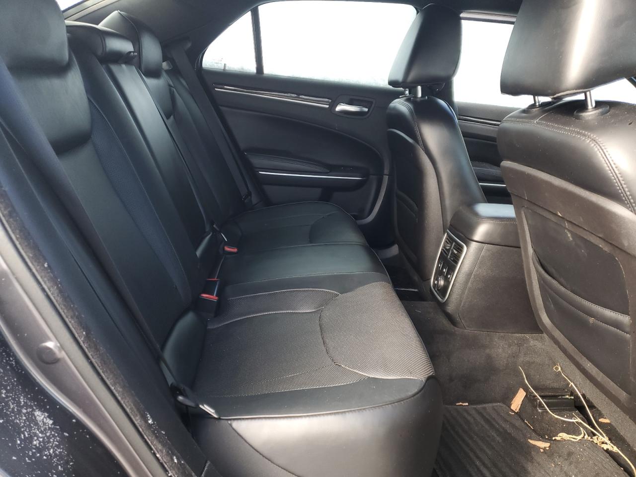 2014 Chrysler 300 - Image 11