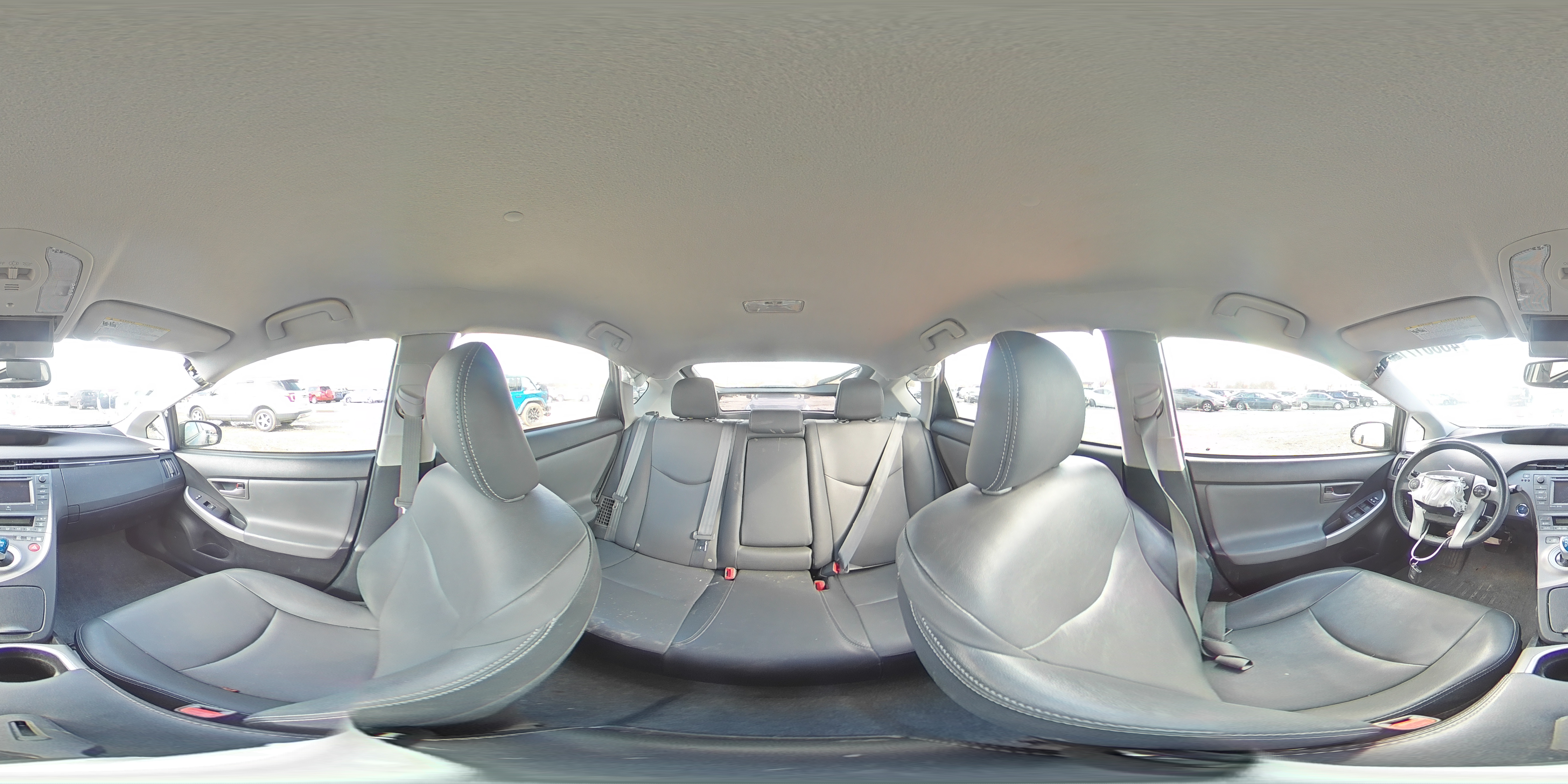 2015 Toyota Prius - Image 13