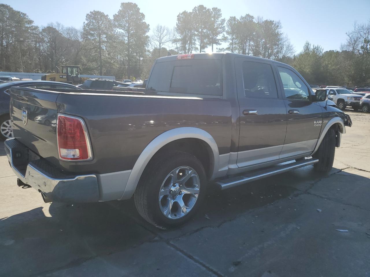 2016 RAM 1500 - Image 3