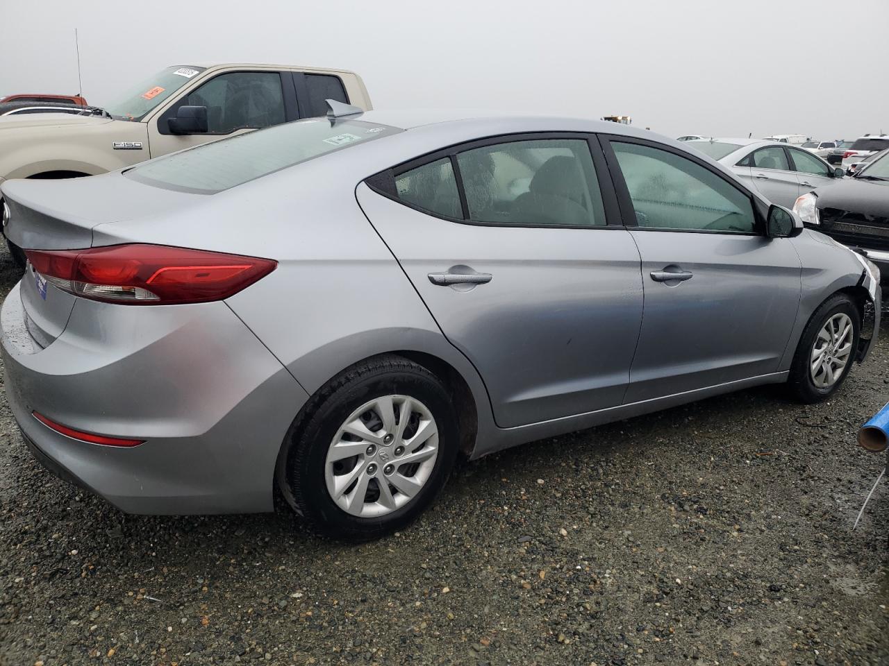 2017 Hyundai Elantra - Image 3