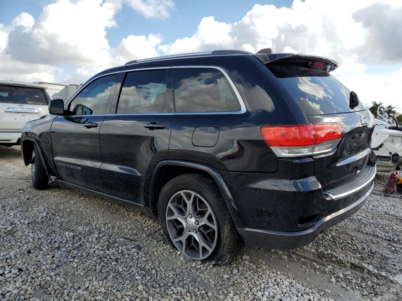 2018 Jeep Grand Cherokee - Image 2