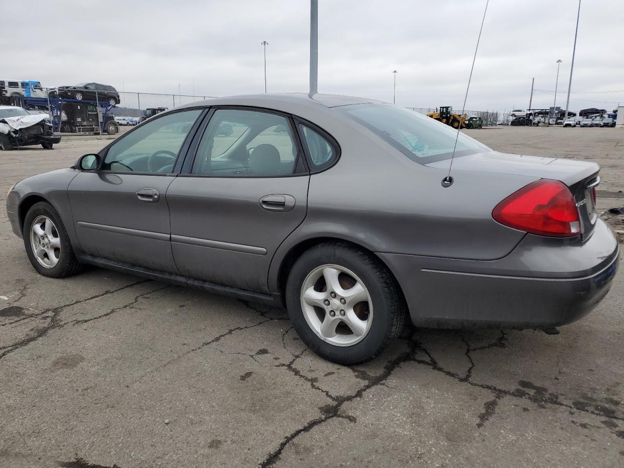 2003 Ford Taurus - Image 2
