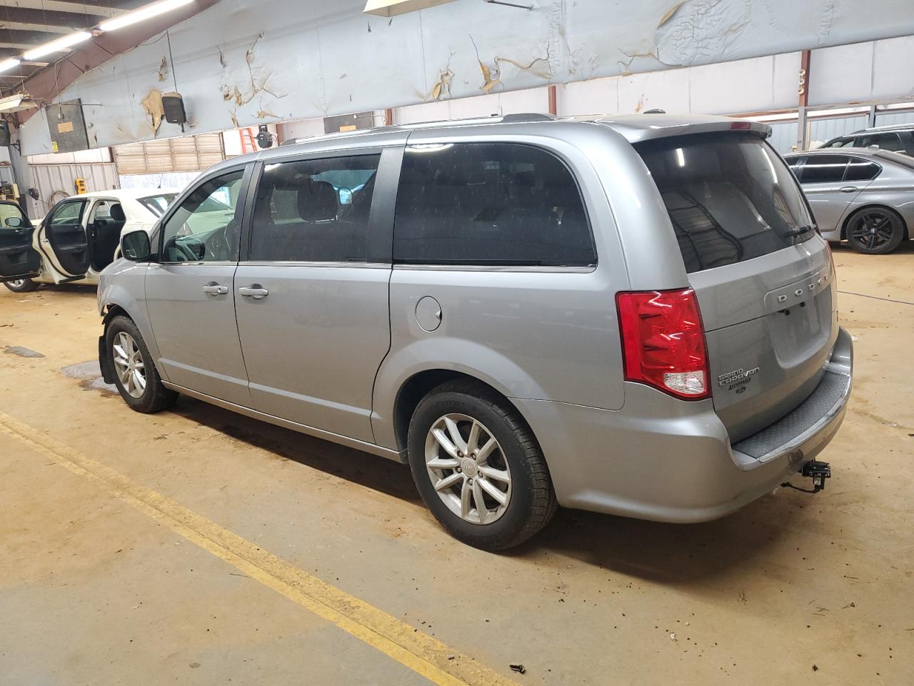 2019 Dodge Caravan - Image 2