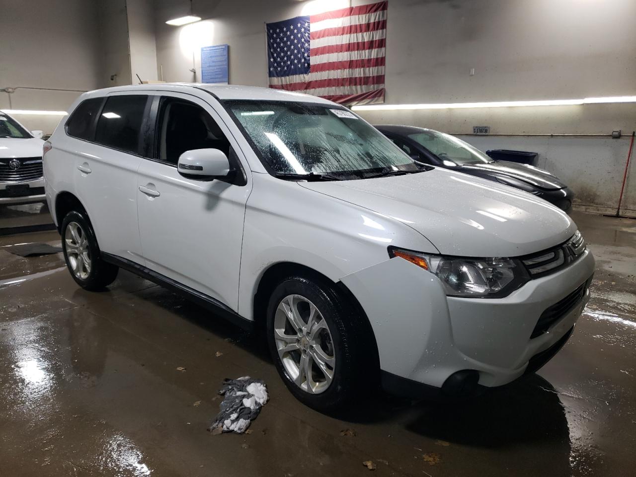 2014 Mitsubishi Outlander - Image 4