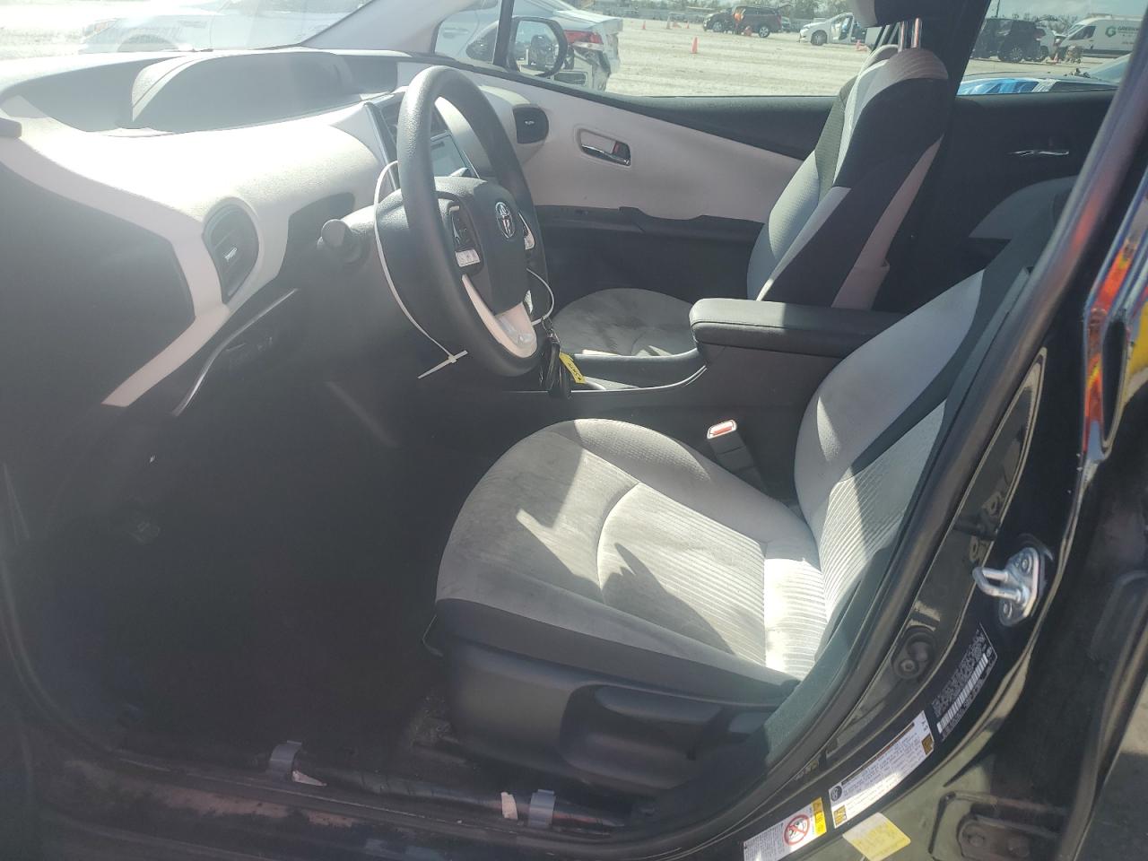 2018 Toyota Prius - Image 7