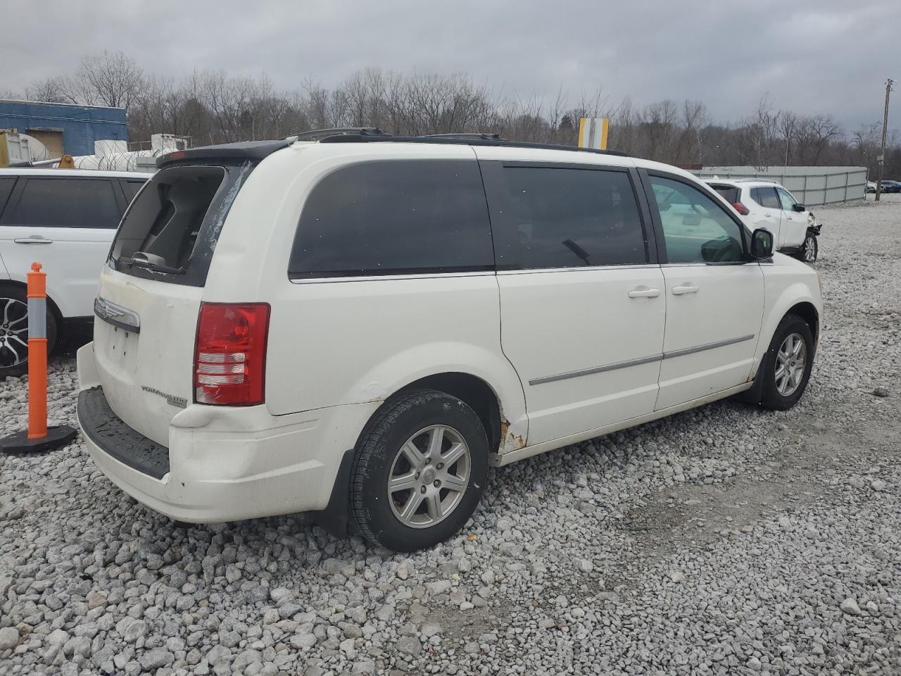 2010 Chrysler Town & Country - Image 3
