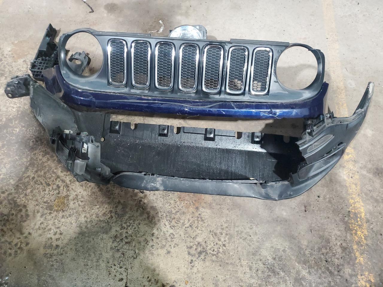 2017 Jeep Renegade - Image 13
