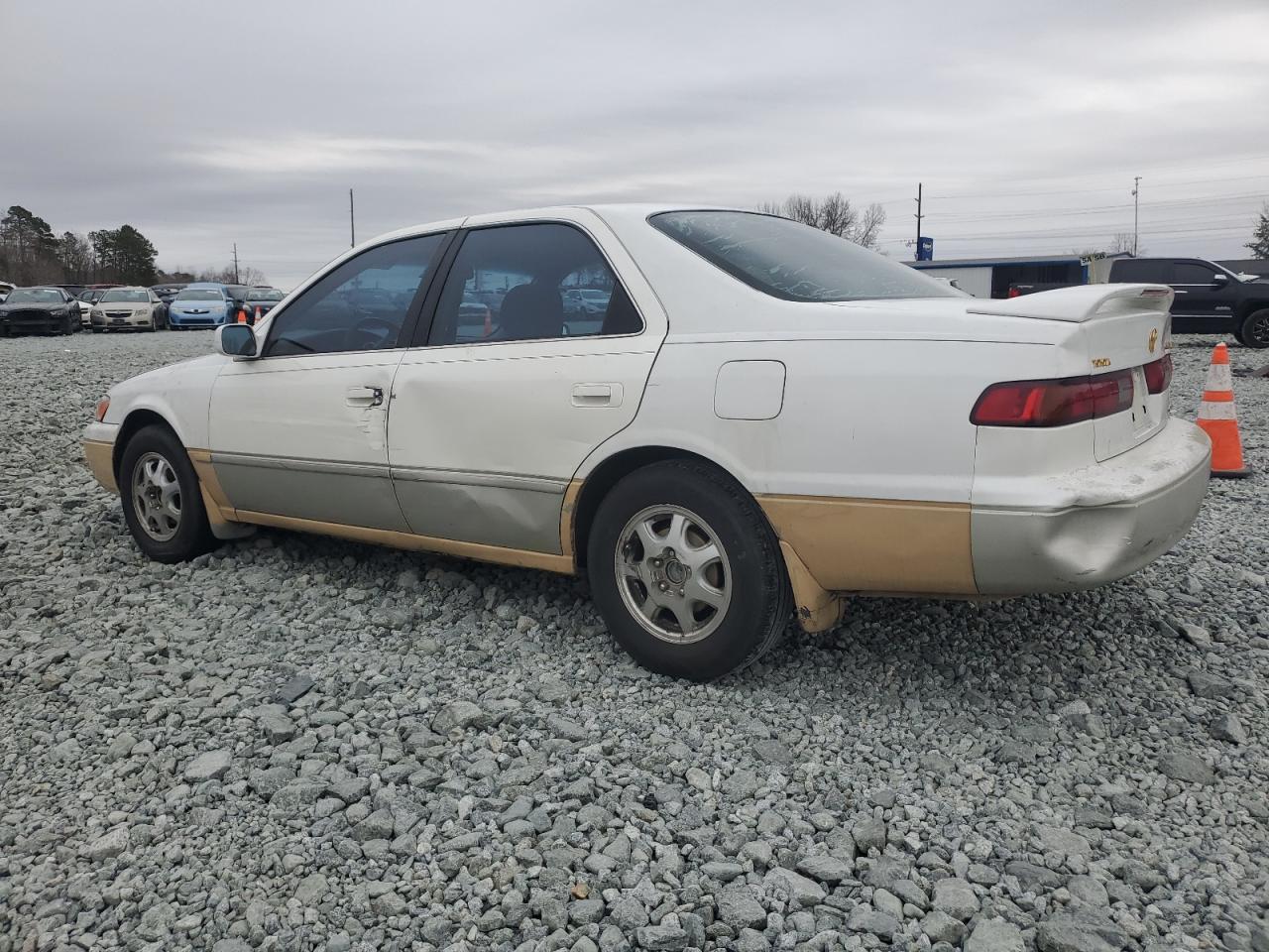 1997 Toyota Camry - Image 2