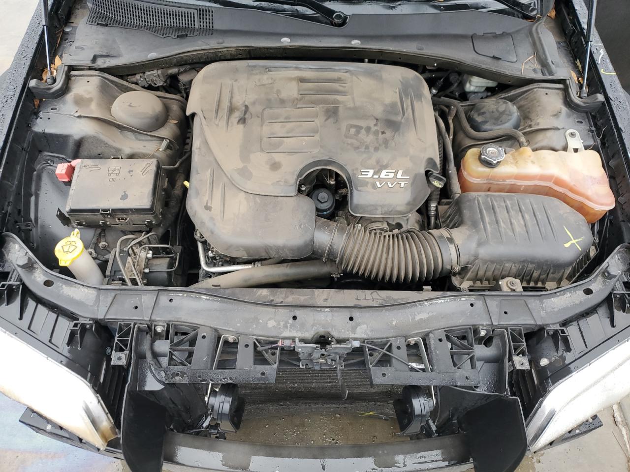 2013 Chrysler 300 - Image 11