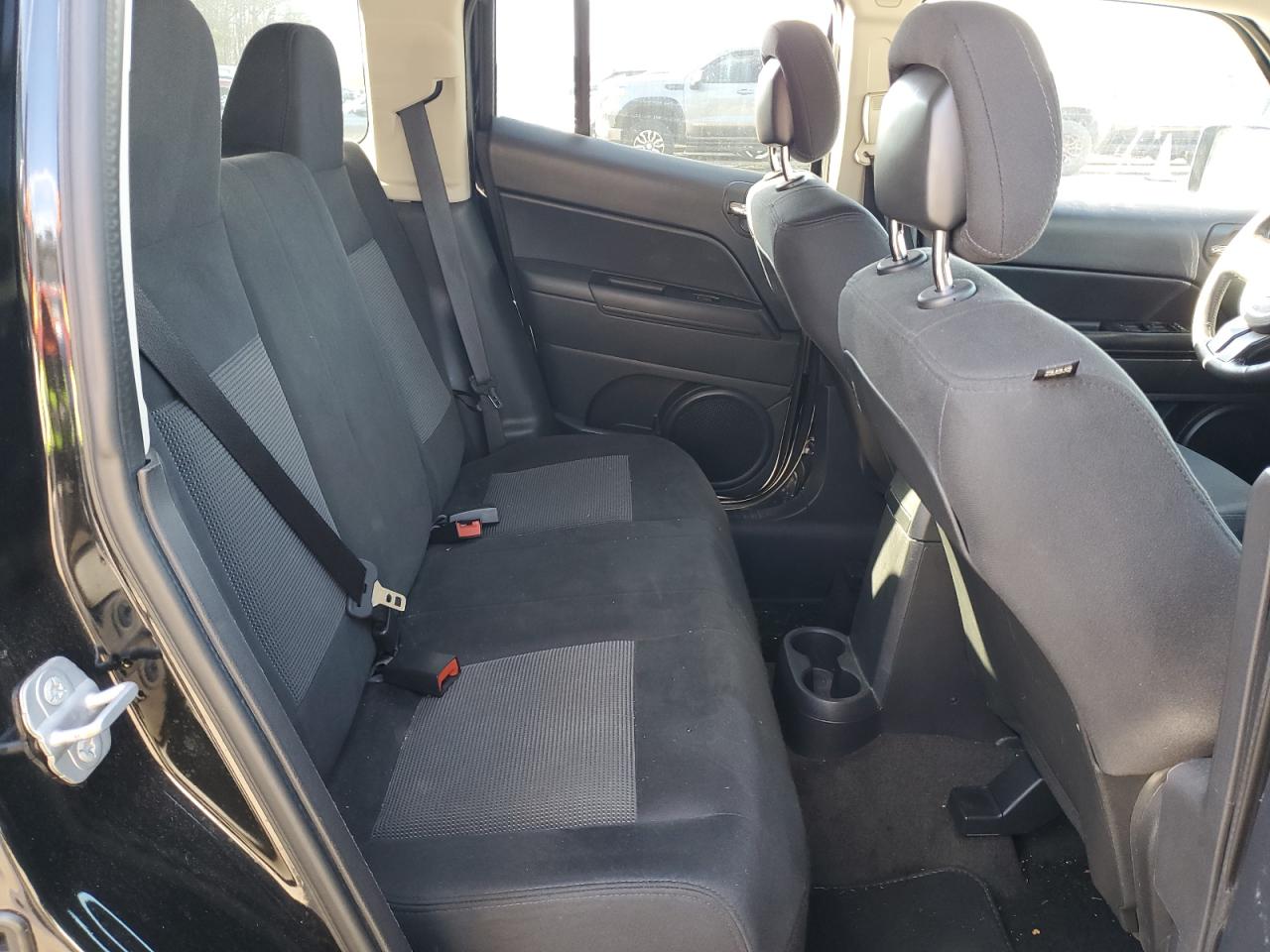 2014 Jeep Liberty (Patriot) - Image 11