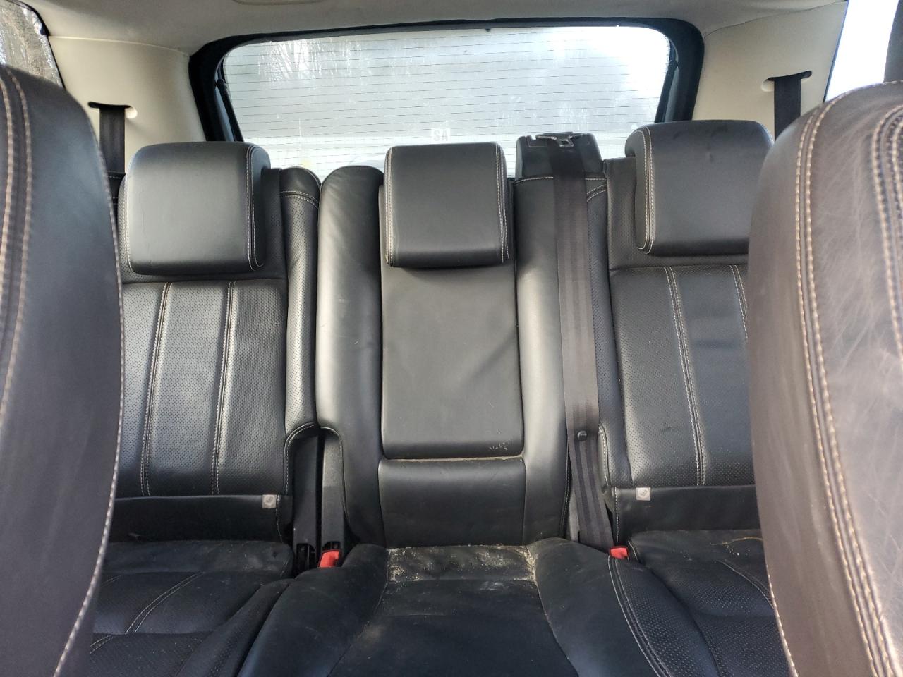2010 Land Rover Range Rover - Image 10