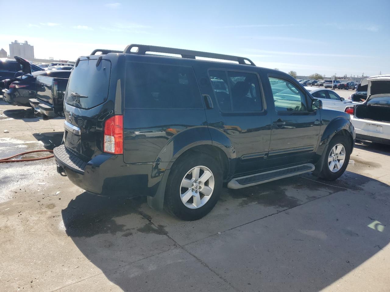 2011 Nissan Pathfinder - Image 3