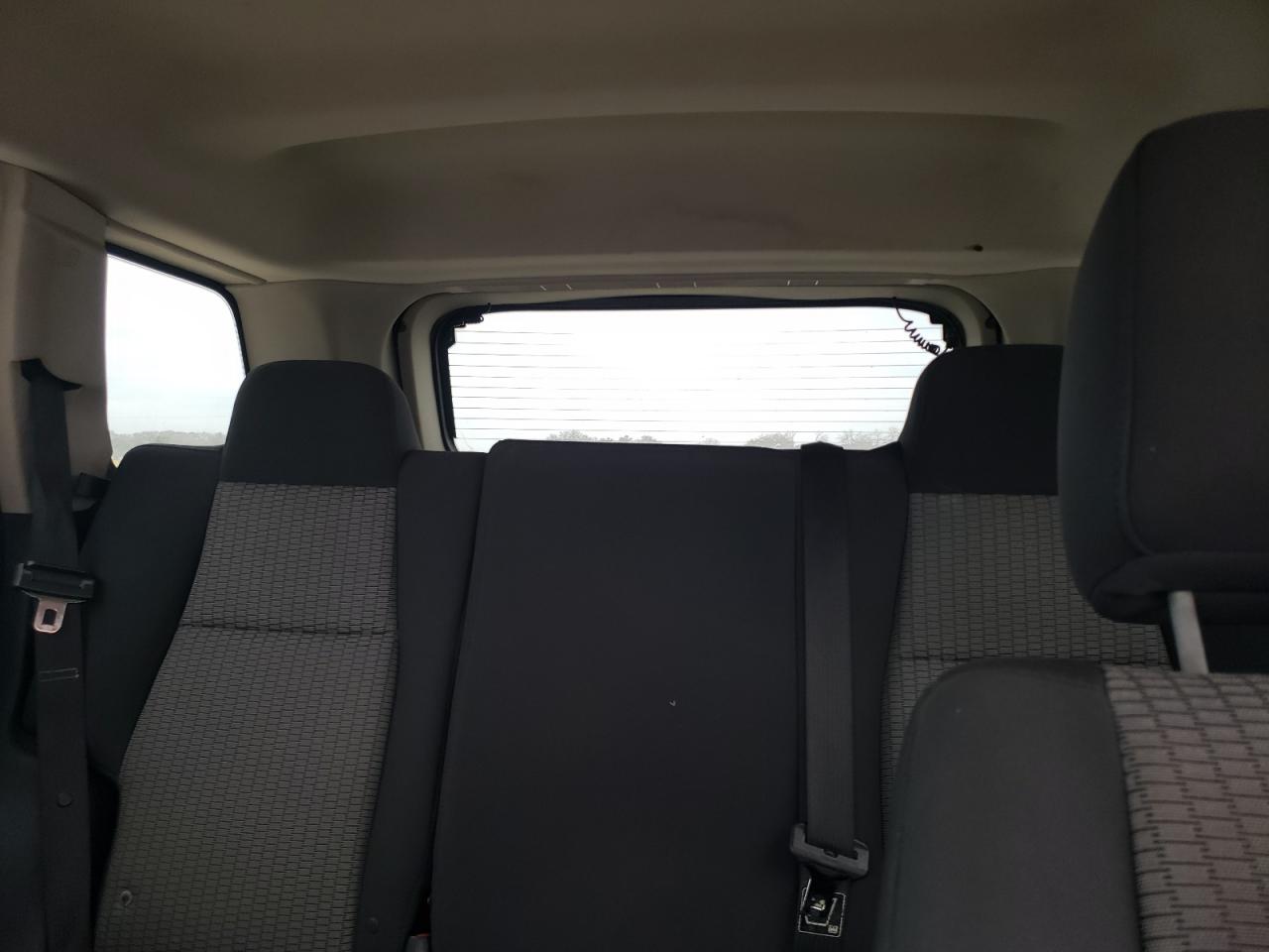 2010 Jeep Grand Cherokee - Image 10