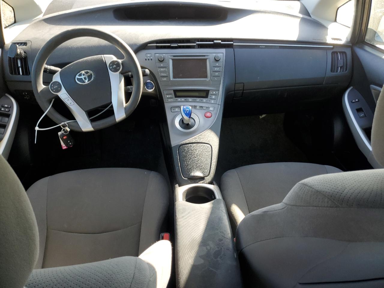 2015 Toyota Prius - Image 8