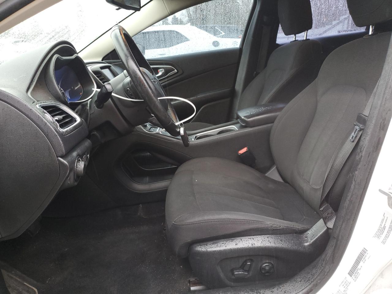 2015 Chrysler 200 - Image 7