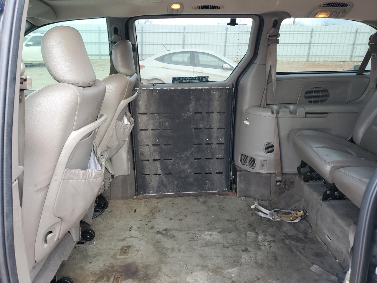 2003 Chrysler Town & Country - Image 11