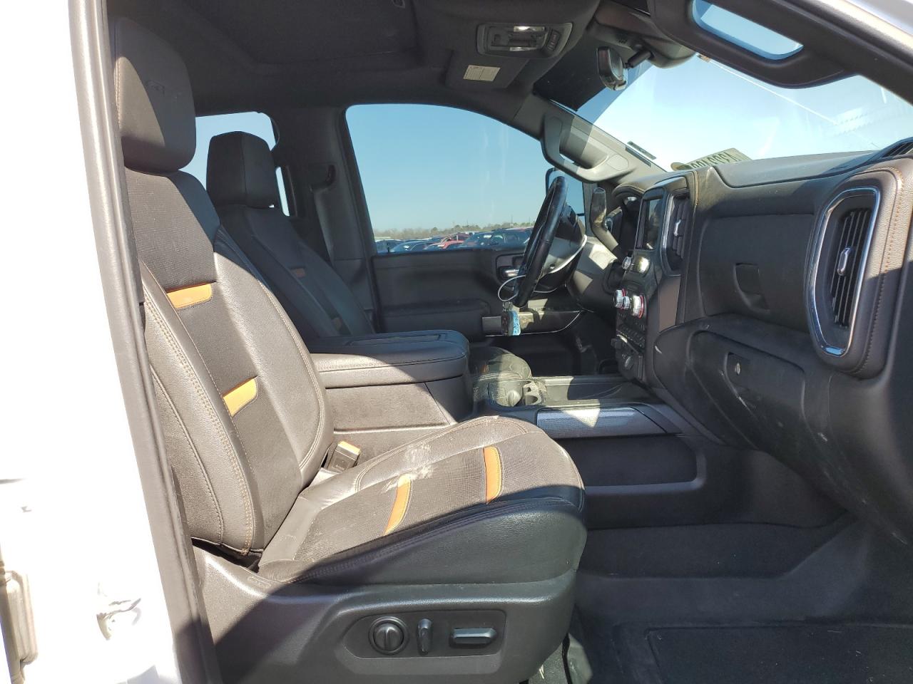 2022 GMC Sierra - Image 5