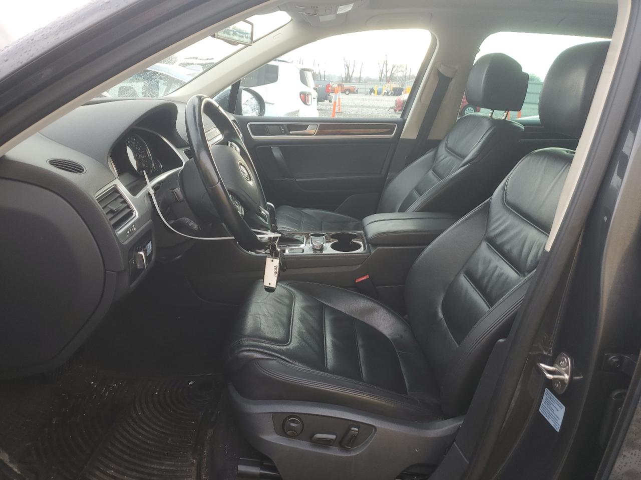 2015 Volkswagen Touareg - Image 7