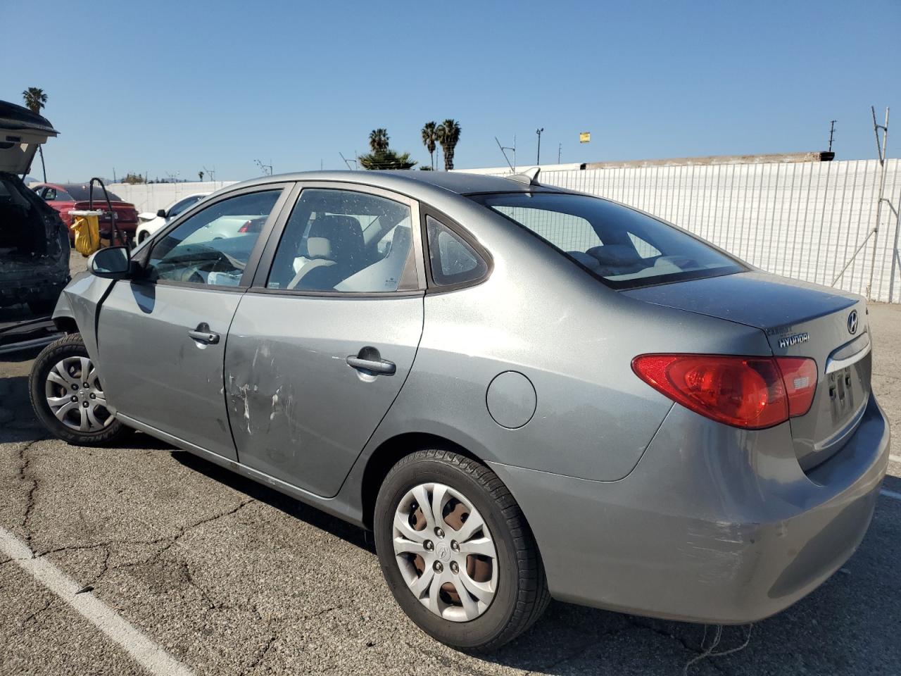 2010 Hyundai Elantra - Image 2