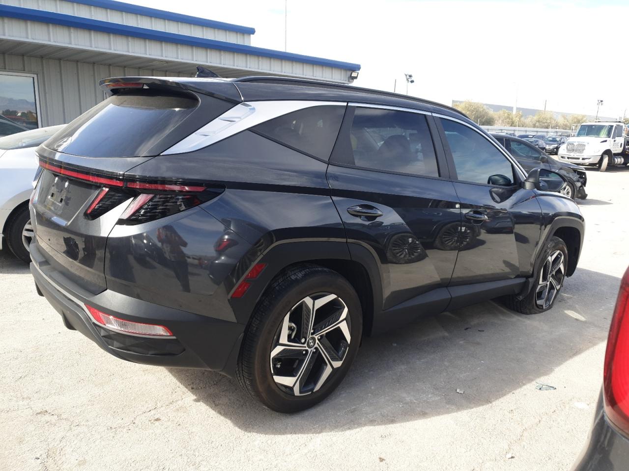 2023 Hyundai Tucson - Image 3