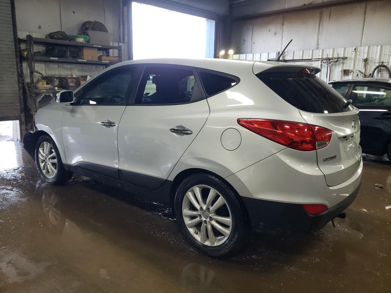 2011 Hyundai Tucson - Image 2