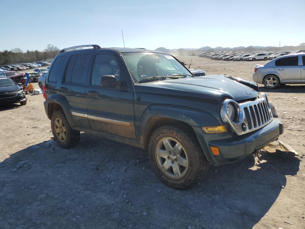 2005 Jeep Liberty (North America) - Image 4