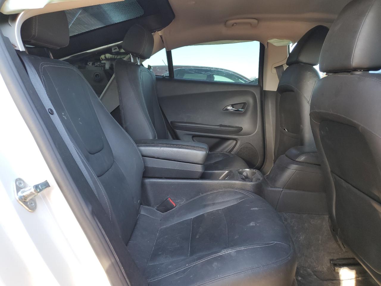 2013 Chevrolet Volt - Image 10