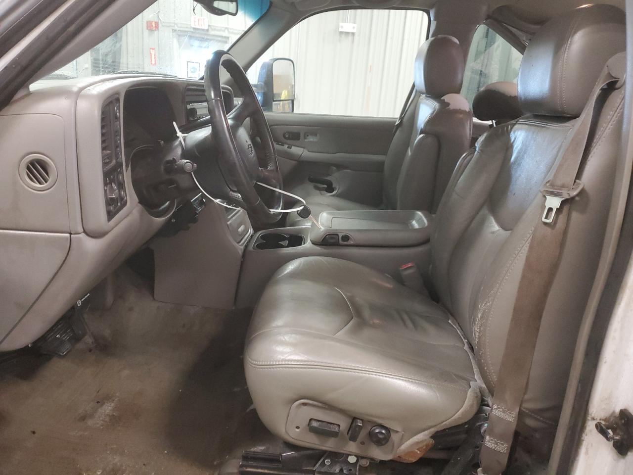 2000 Chevrolet Silverado - Image 7