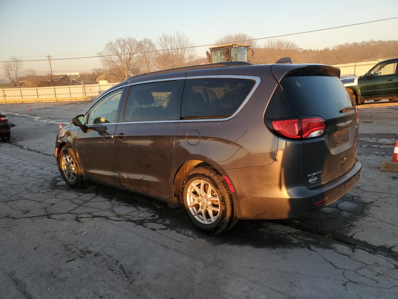 2020 Chrysler Voyager - Image 2