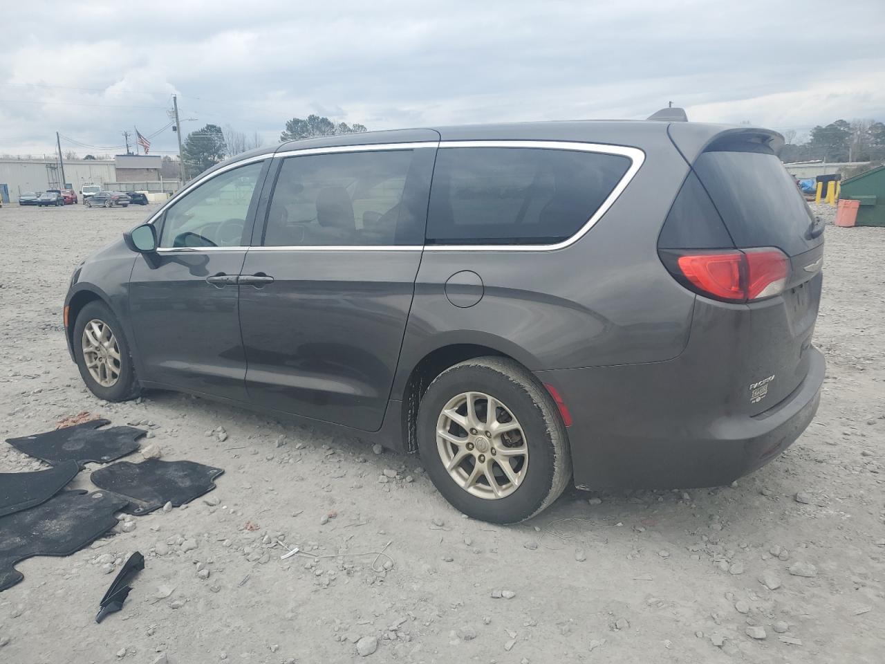 2017 Chrysler Pacifica - Image 2