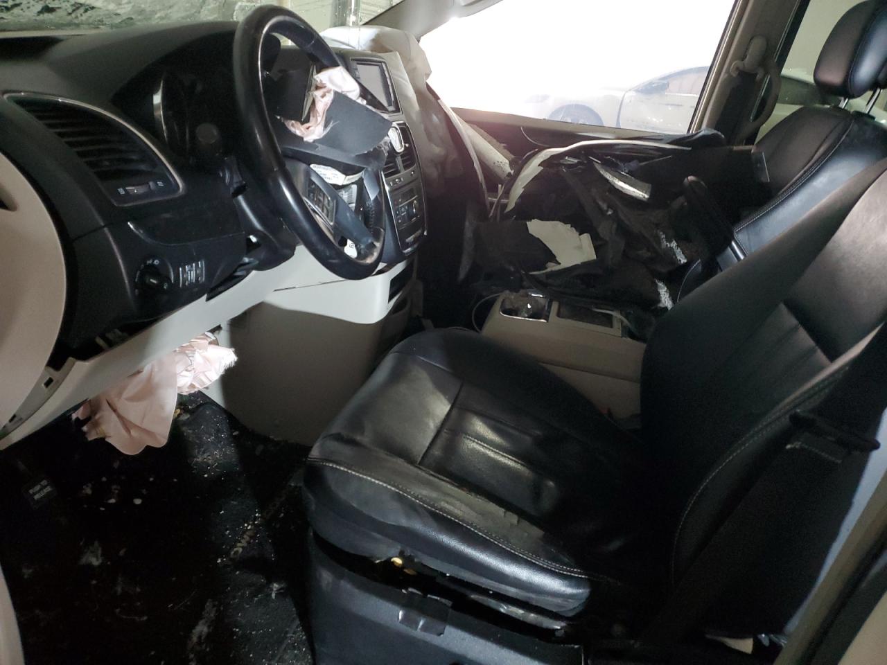 2012 Chrysler Town & Country - Image 7