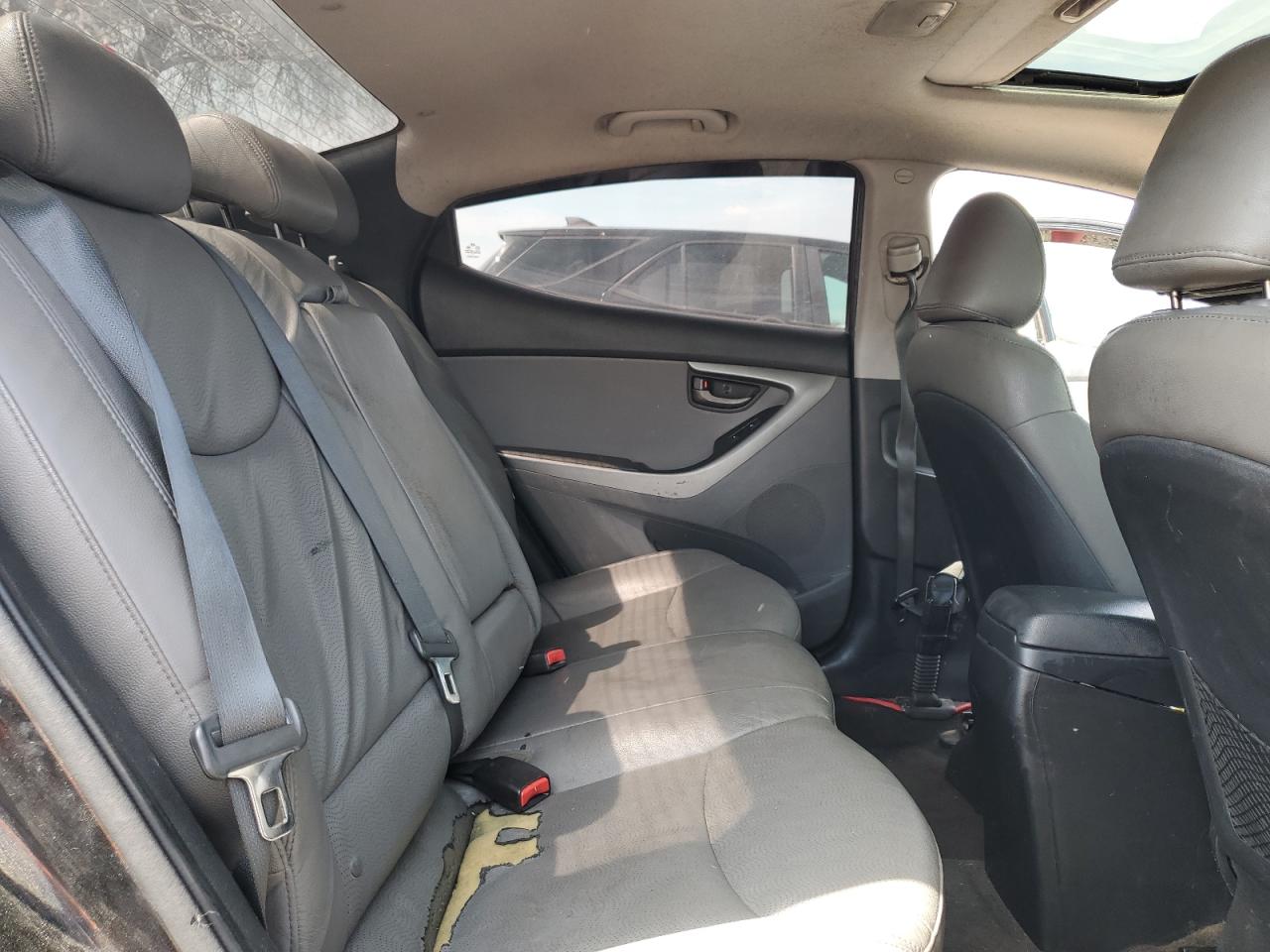 2011 Hyundai Elantra - Image 10