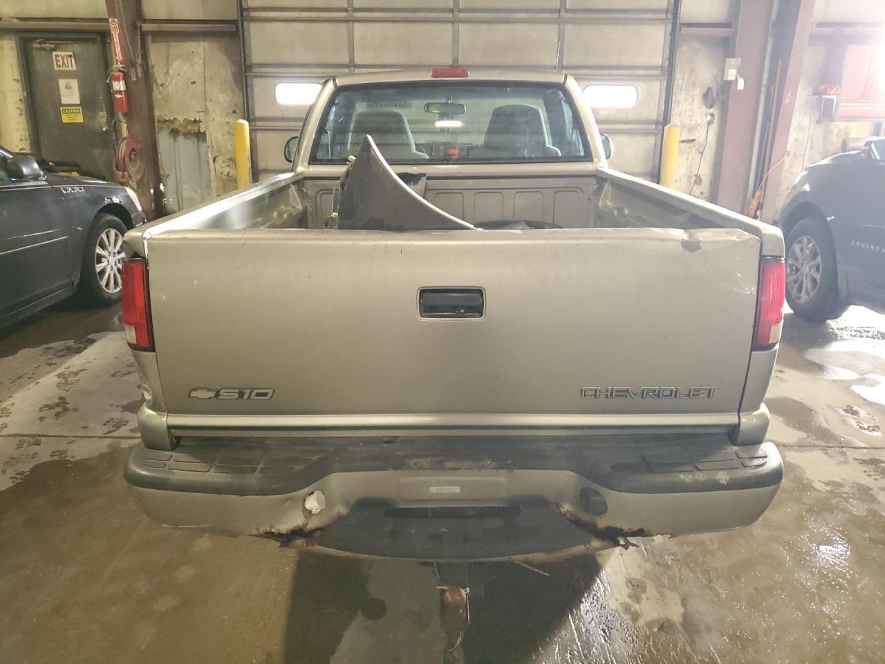 2001 Chevrolet S-10 Pickup - Image 6