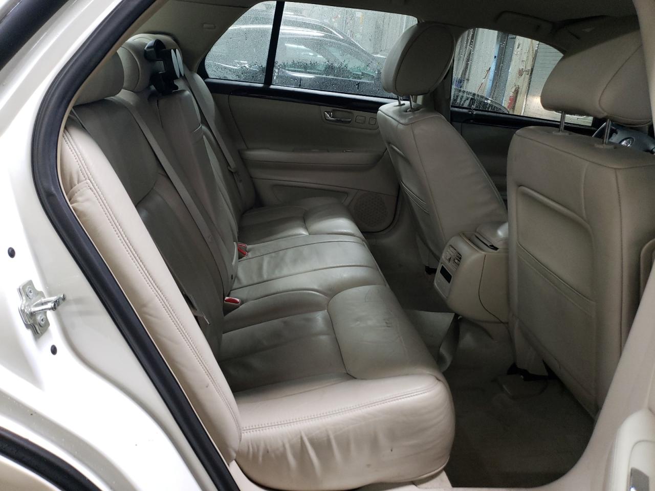 2009 Cadillac DTS - Image 10