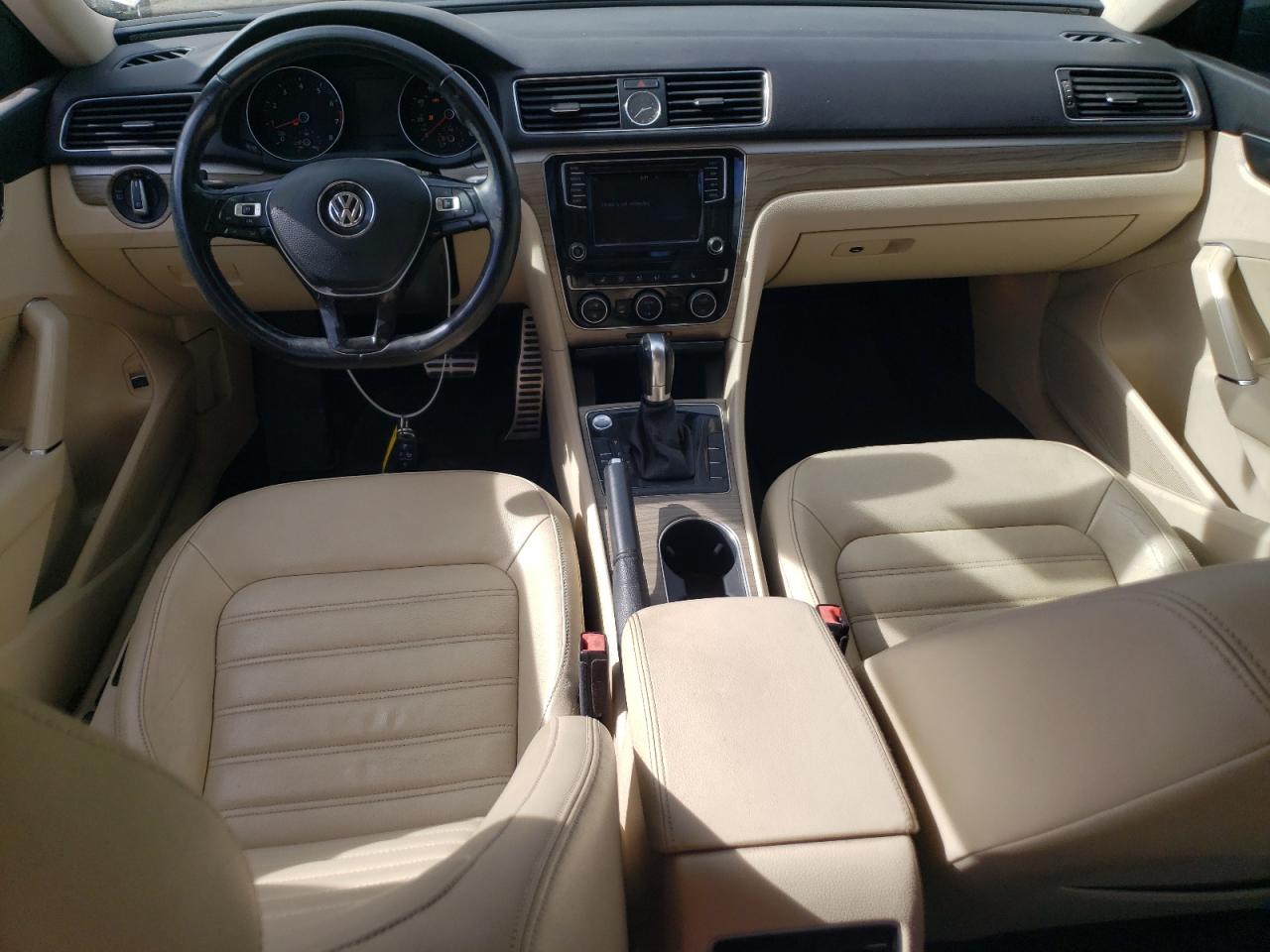 2017 Volkswagen Passat - Image 8