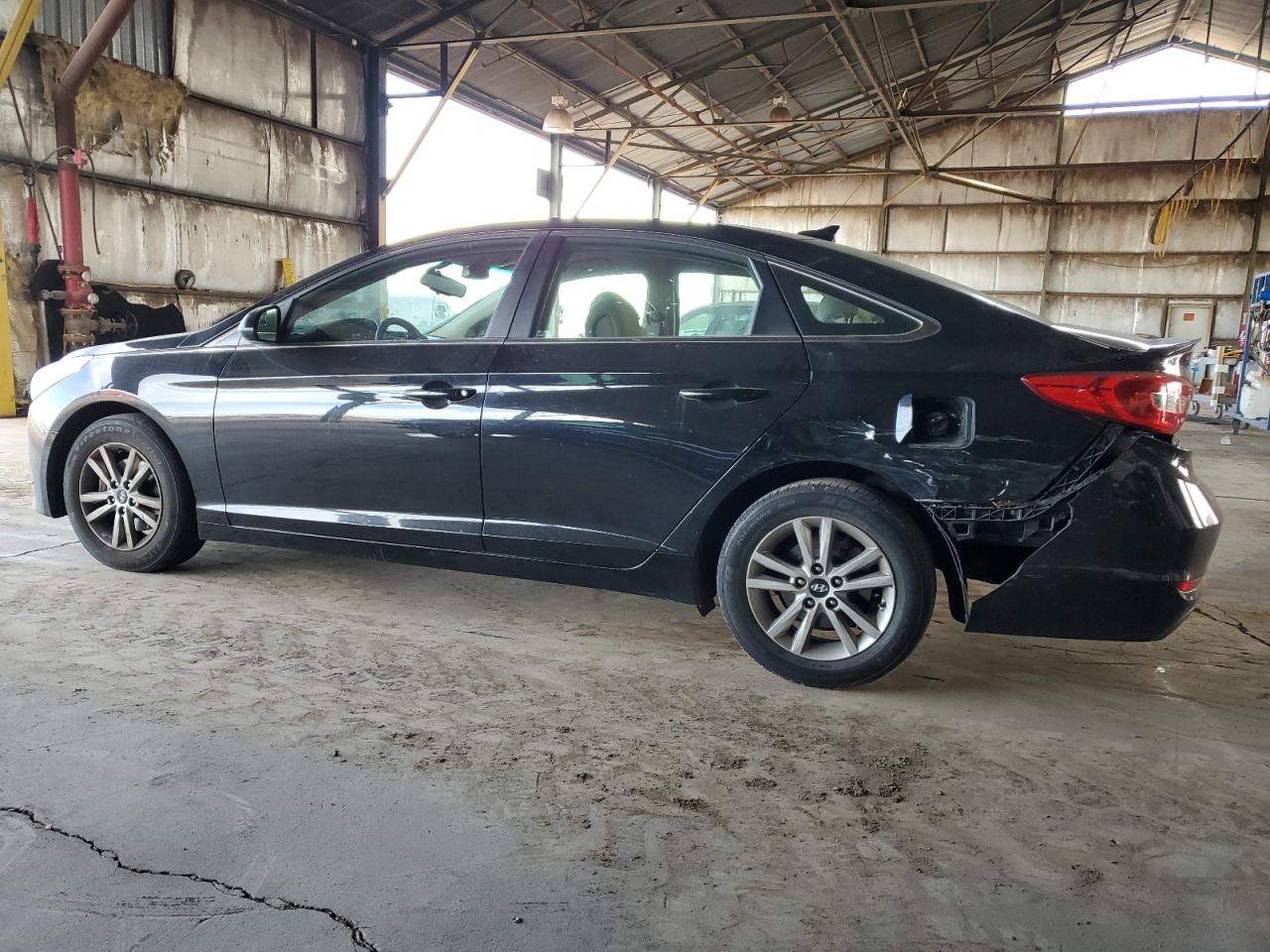 2016 Hyundai Sonata - Image 2
