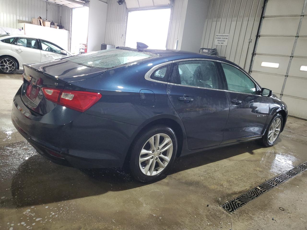 2016 Chevrolet Malibu - Image 3