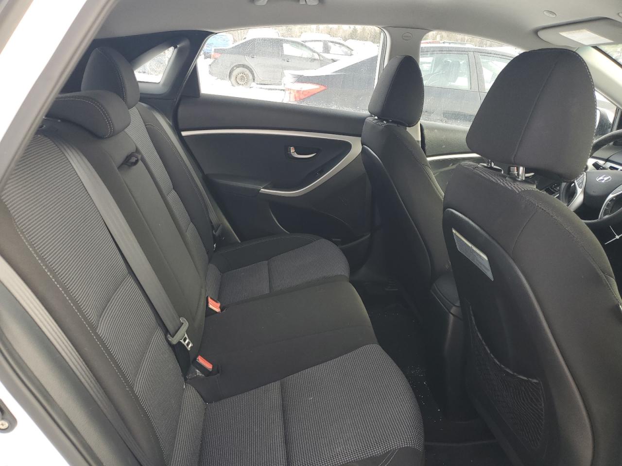 2014 Hyundai Elantra - Image 10