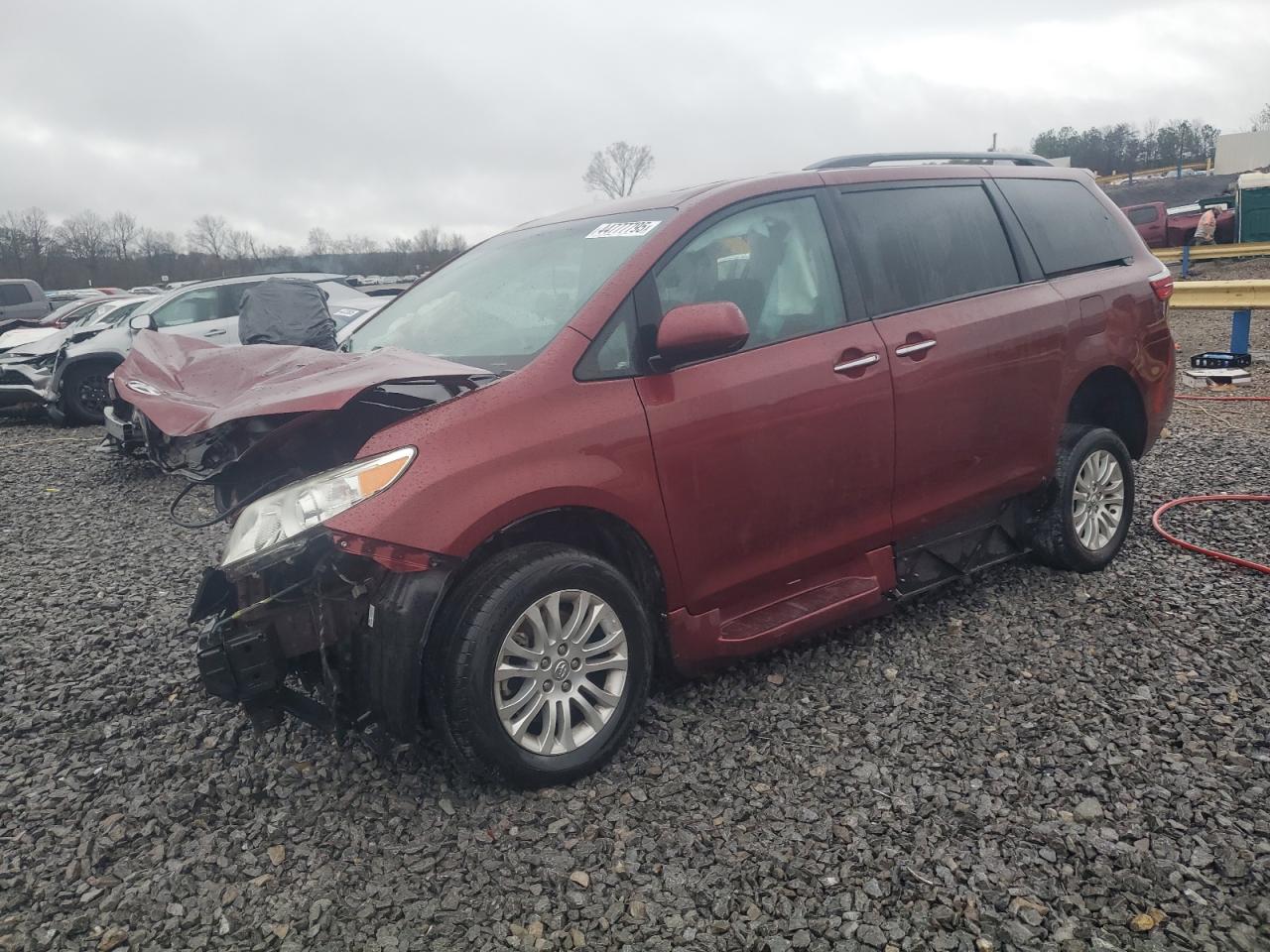 2017 Toyota Sienna - Image 1