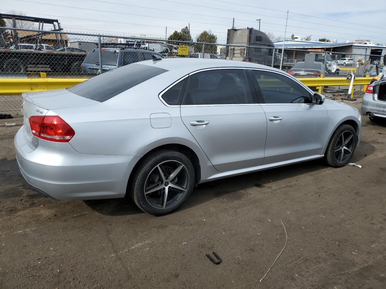 2014 Volkswagen Passat - Image 3