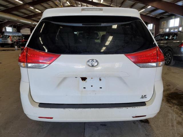 2014 TOYOTA SIENNA LE