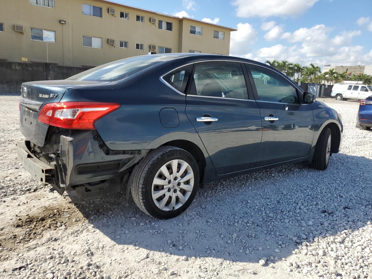 2016 Nissan Sentra - Image 3