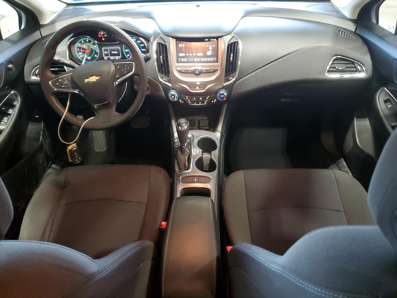 2018 Chevrolet Cruze - Image 8