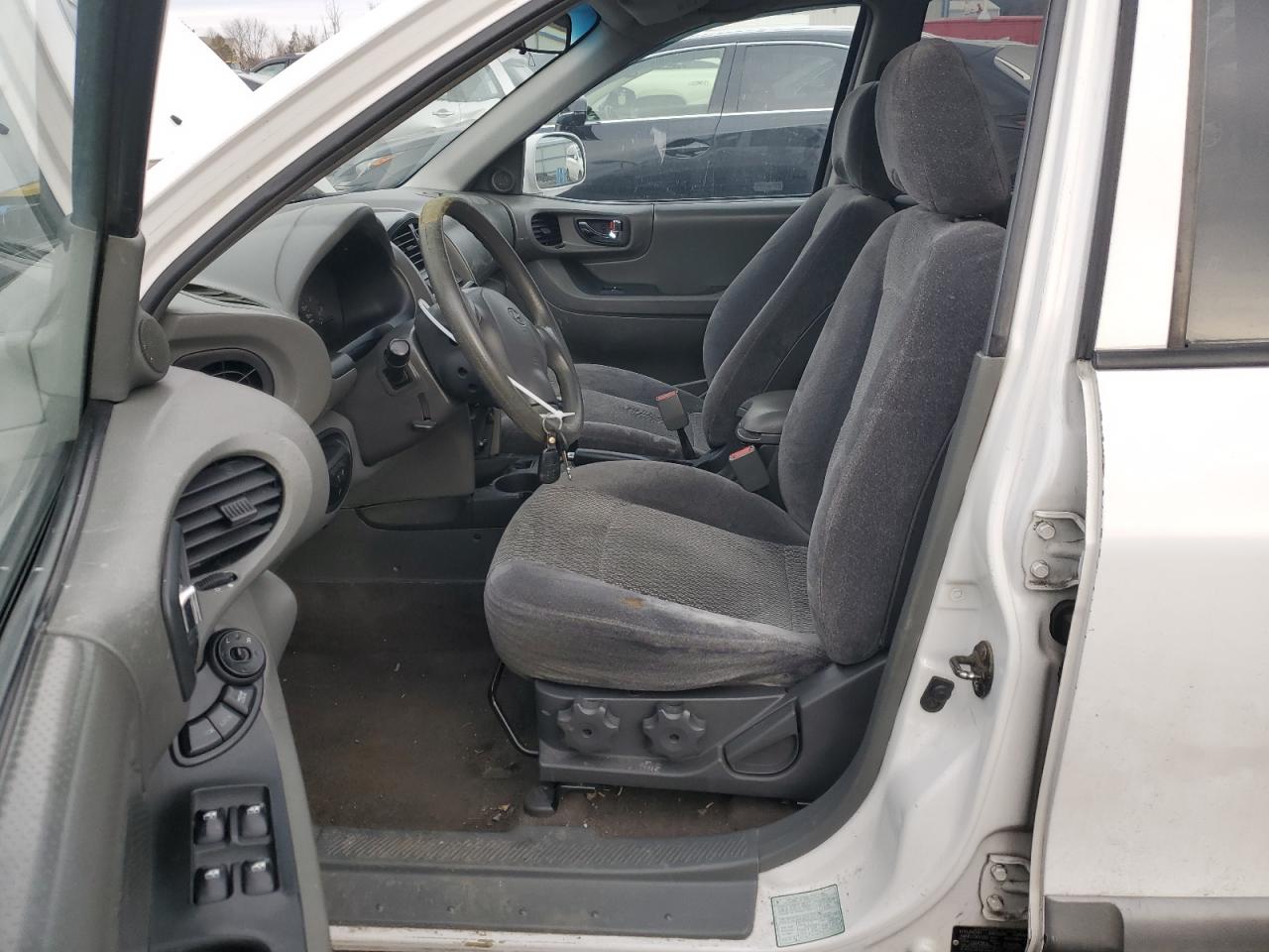 2002 Hyundai Santa Fe - Image 7
