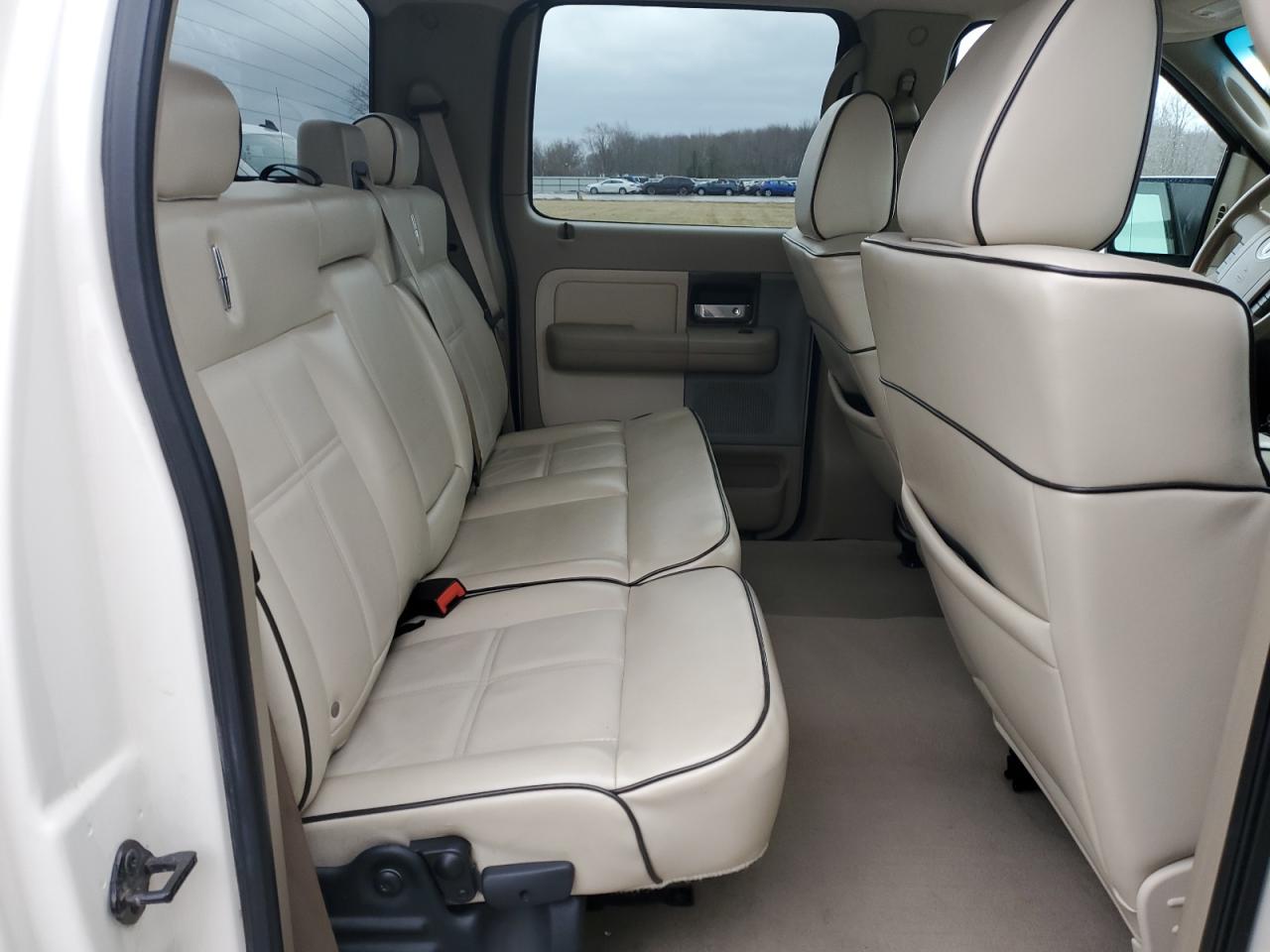 2007 Lincoln Mark LT - Image 10