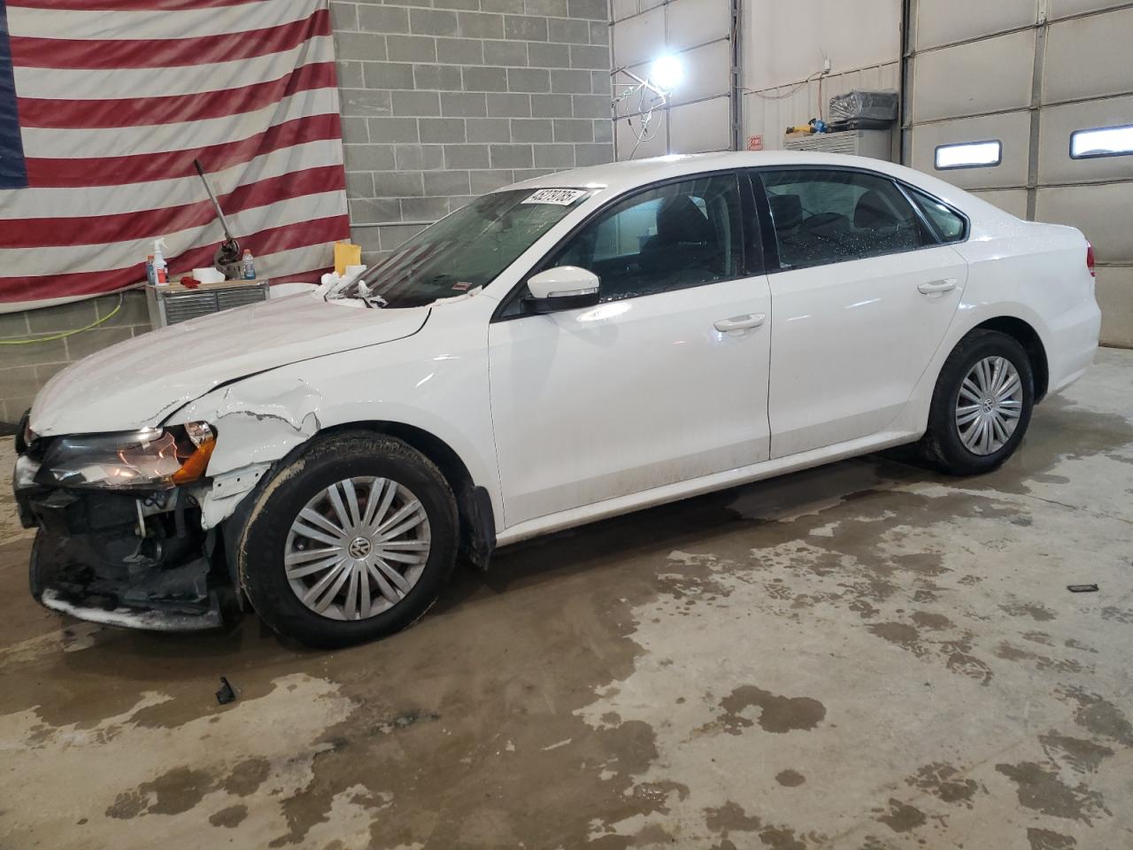2014 Volkswagen Passat - Image 1