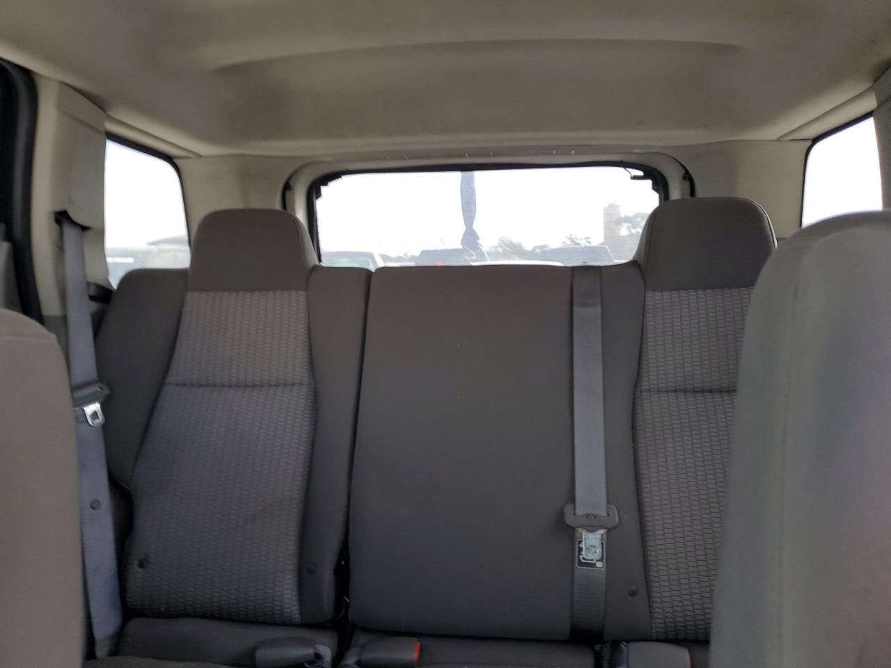 2010 Jeep Grand Cherokee - Image 10