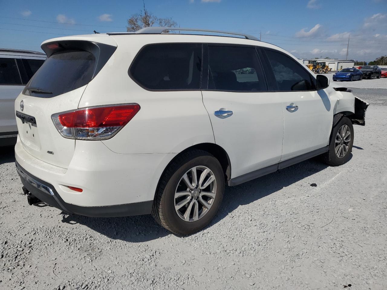 2016 Nissan Pathfinder - Image 3