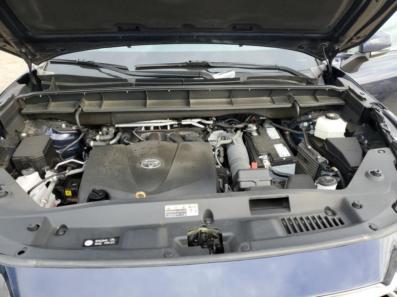 2021 Toyota Highlander - Image 12